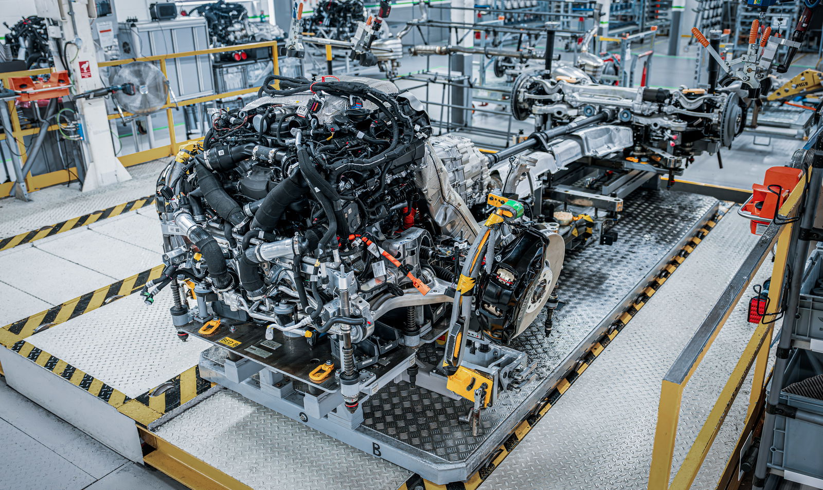 Bentley V8 hybrid